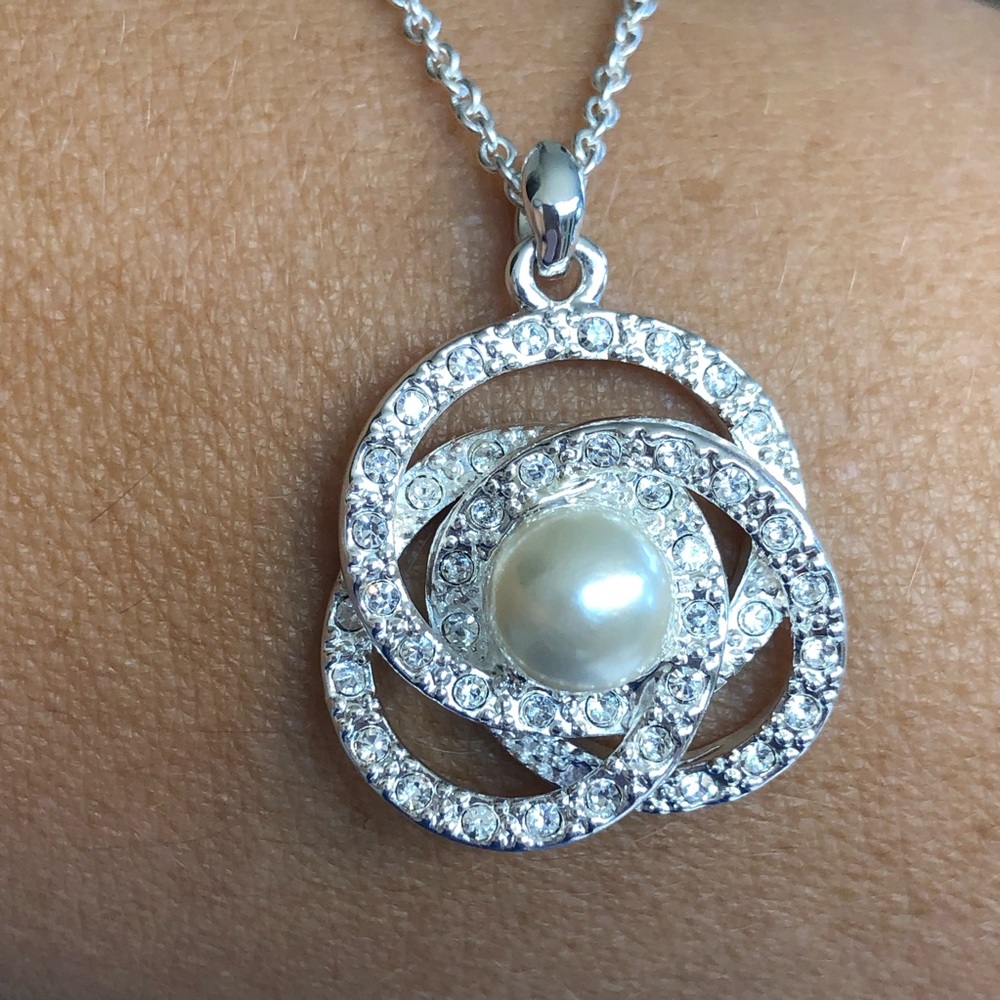 Pearl & diamond knot pendant necklace. Avon